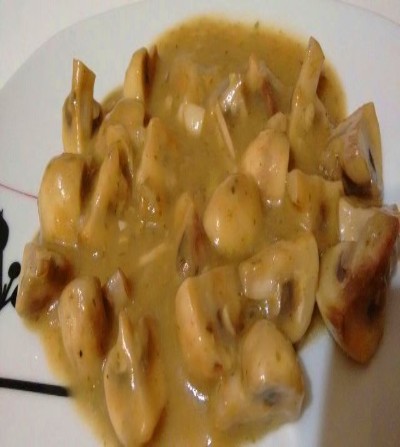 CHAMPIÑONES EN SALSA