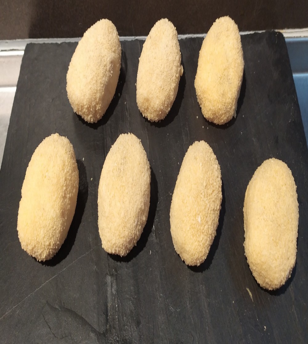 CROQUETAS VARIADAS, JAMÓN, HONGOS, BACALAO, CHIPIRON, YORK Y HUEVO